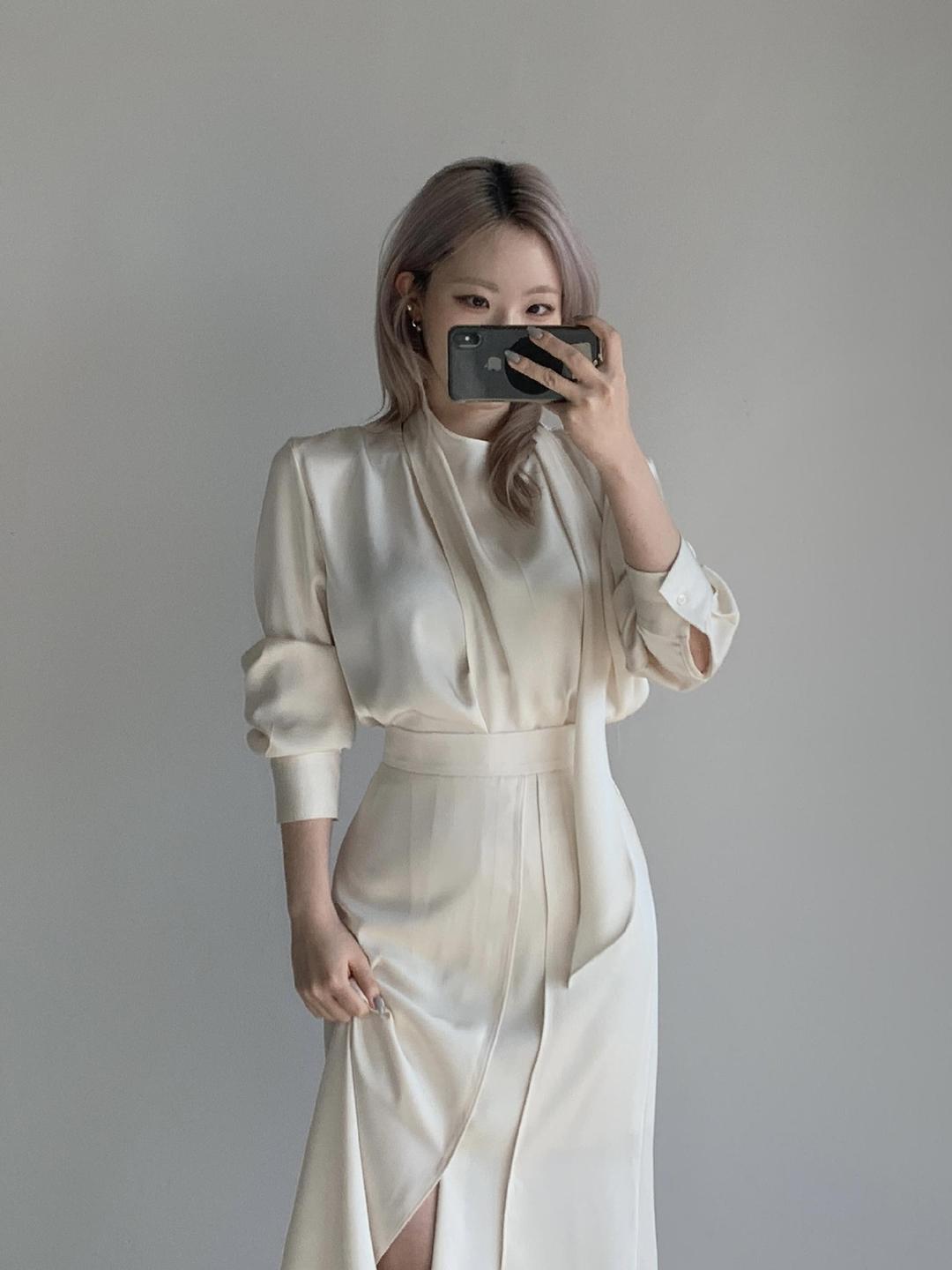 아워글라스 하객룩 실크 트임 블라우스 2 colors 아이보리 블랙