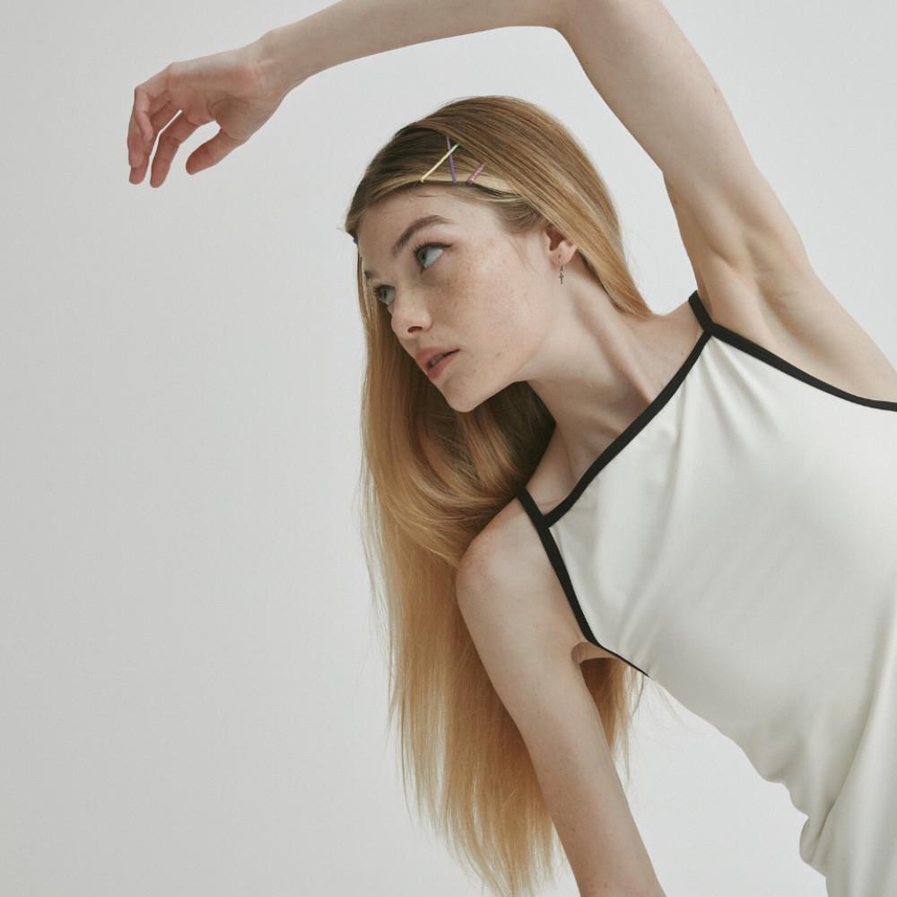 SUKHAA 수카 요가 아이보리 오프화이트 스퀘어넥 스트랩 캐미탑 나시브라탑