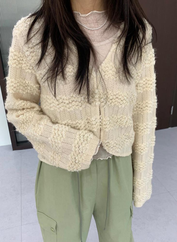 베이지 패턴 브이넥 후크 스프링 가디건 / (원사이즈, 유니크 키치룩)