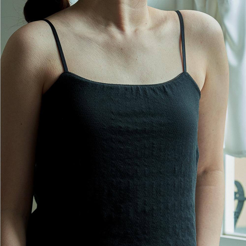 punching sleeveless in black  - 블랙 오가닉 펀칭 슬리브리스 (이너 브라 내장)
