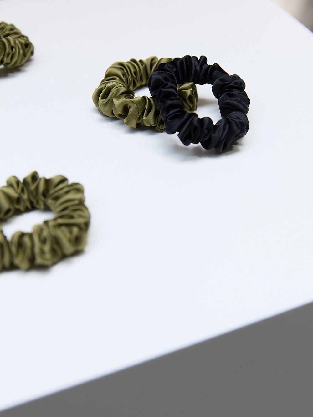 2nd Reorder (Shiny) Helen Silk Scrunchie (Black/Olive, Baby Set of 2)