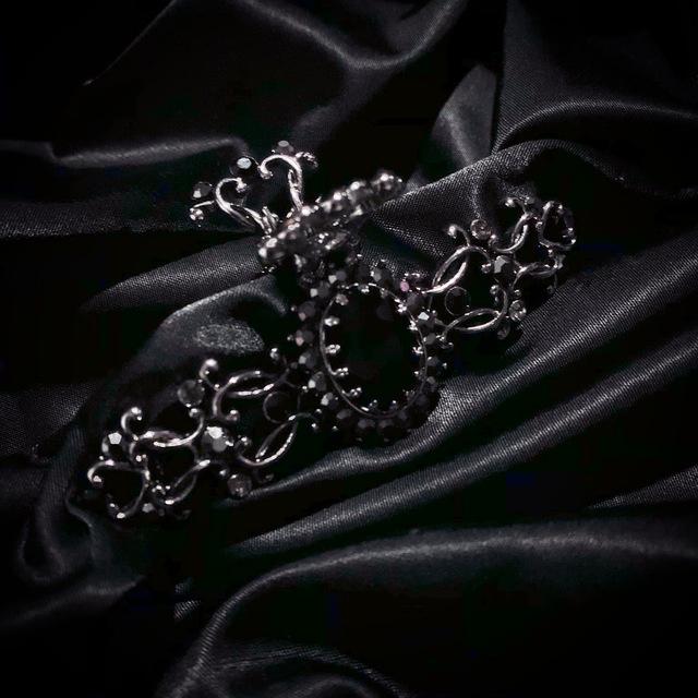 Chic perfume hair clip