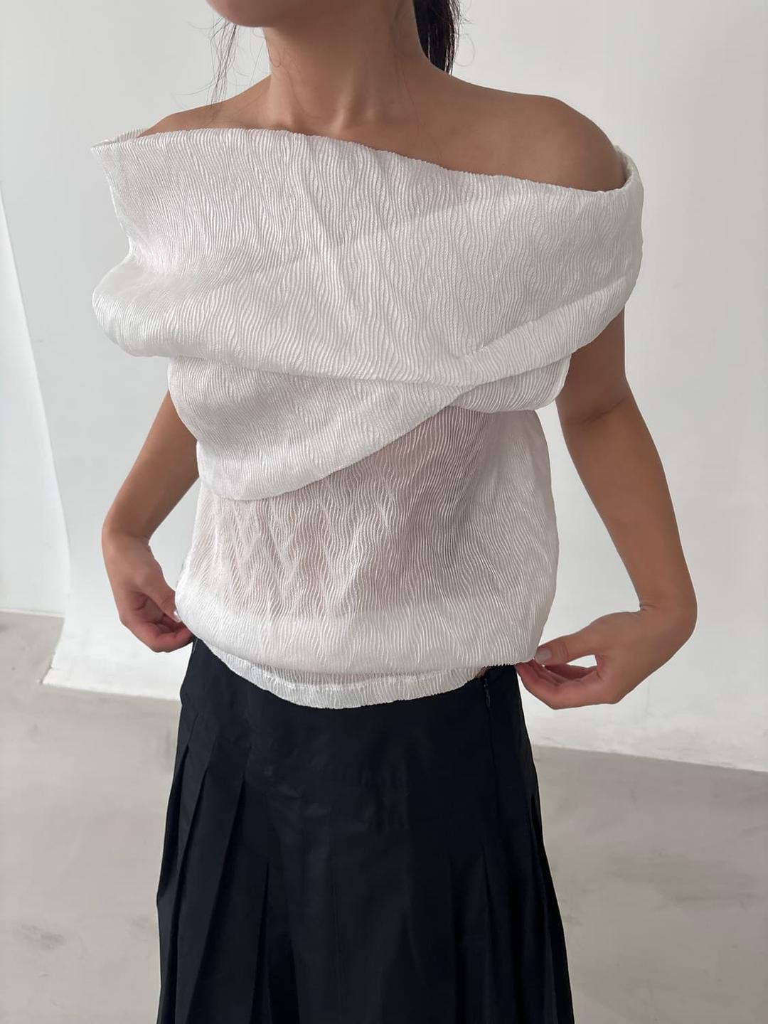 Layered Asymmetry Top | 후루츠패밀리