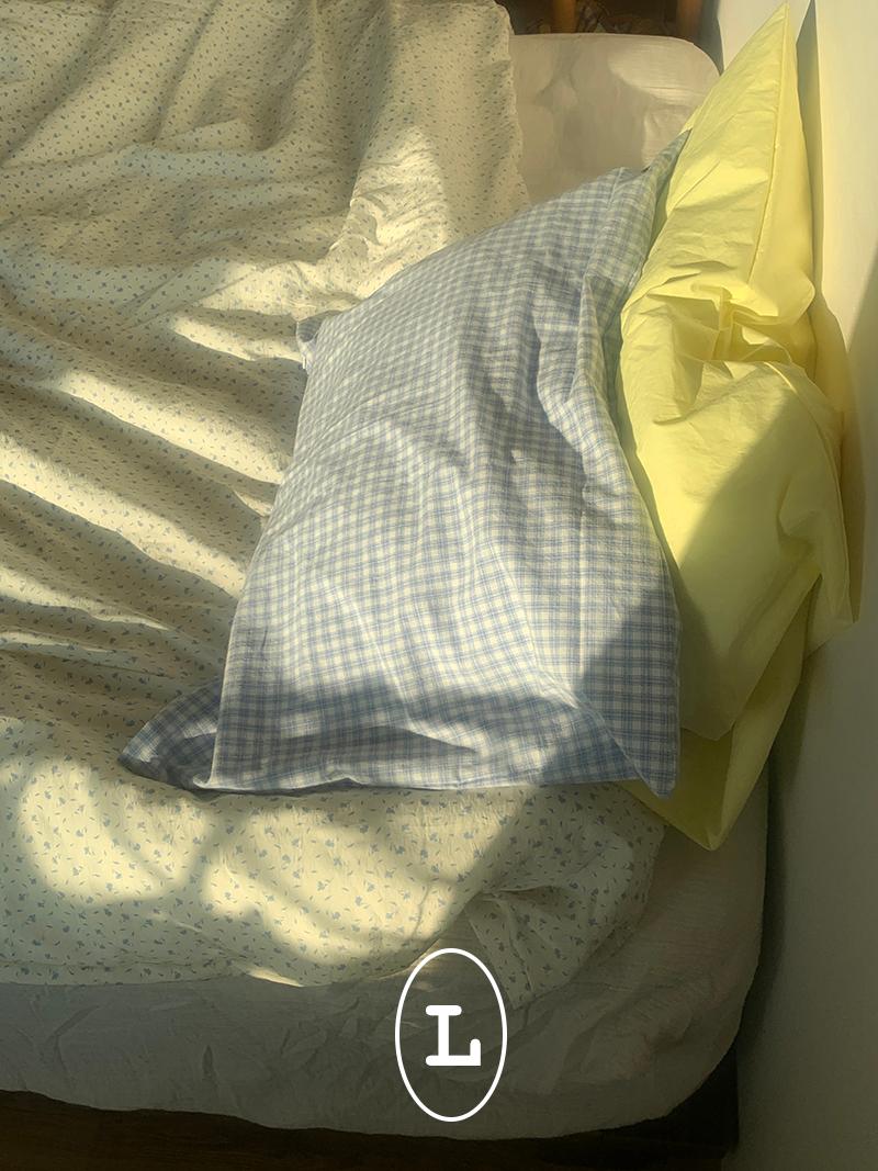 pillow cover (blue check)