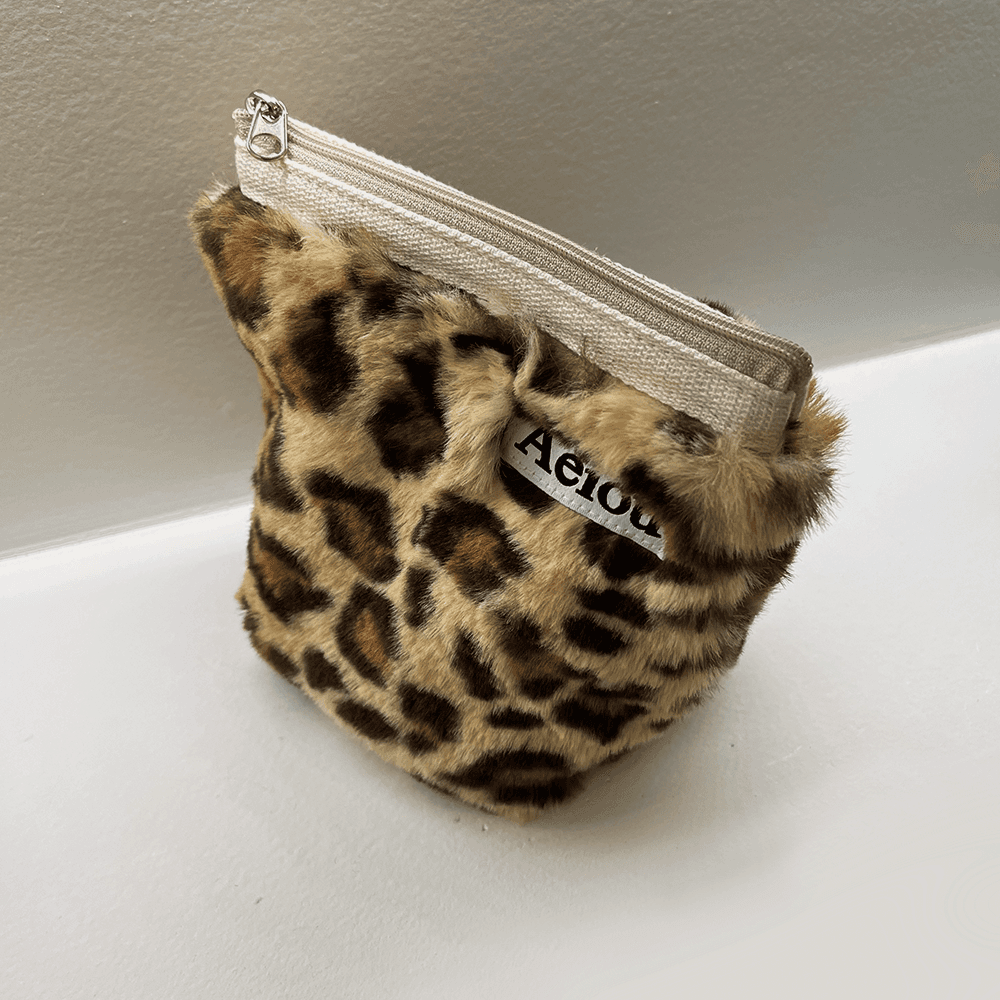 Aeiou Basic Pouch (M size) Leopard Fur