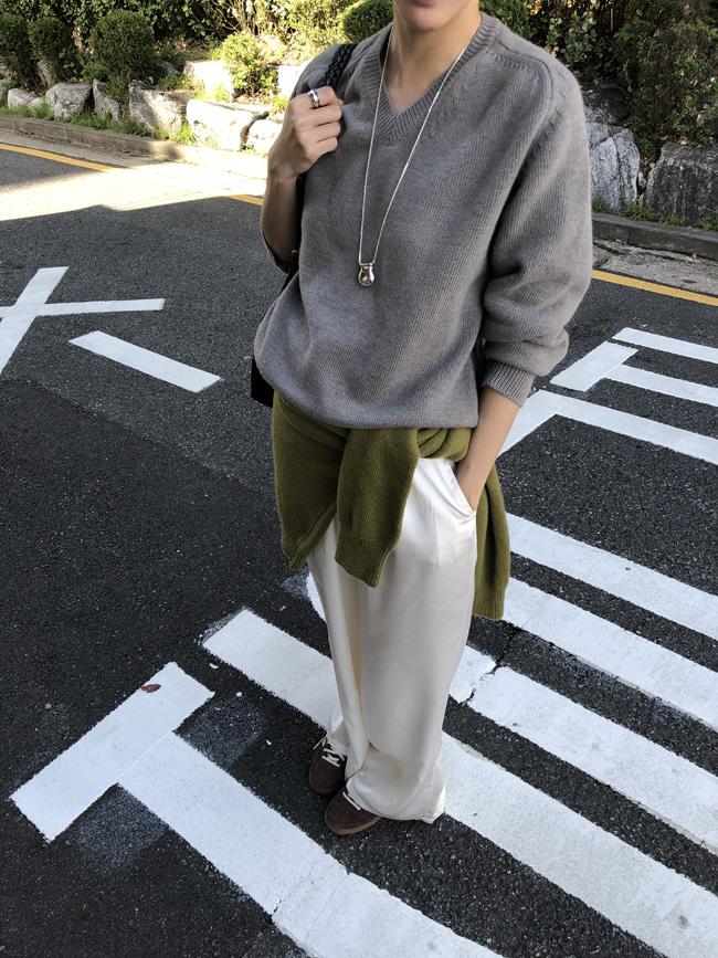 cashmere blended merino wool v-neck  knit