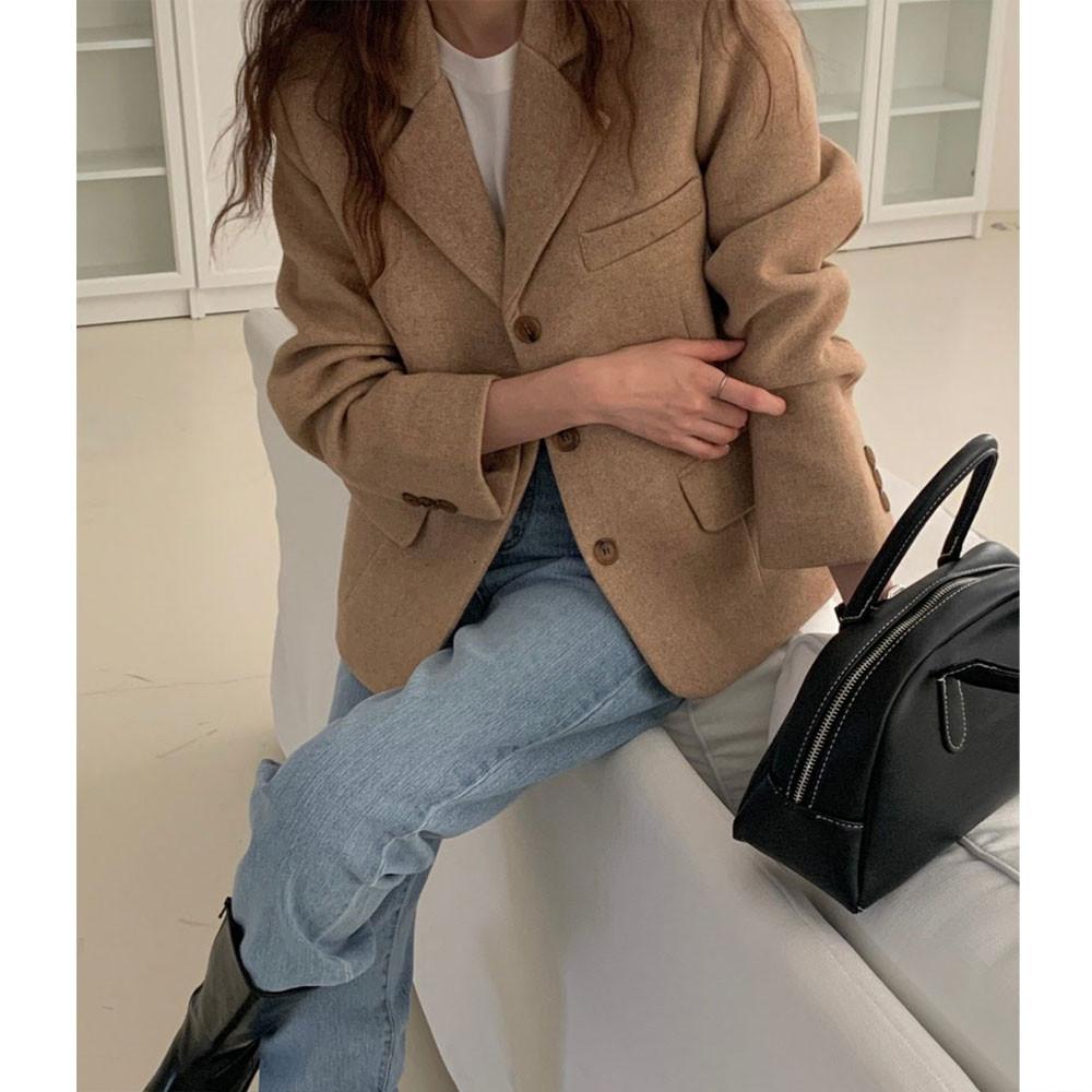 오버무드 여성 겨울 신상 와이드 카라 울혼방 미디 기장 베이직 울 자켓 2color