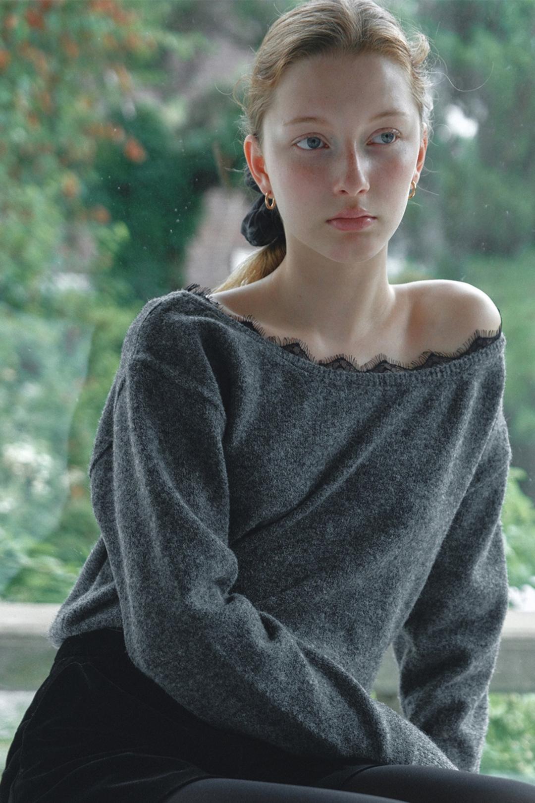 [11/17 예약배송]LIV Lace trimmed knit (Charcoal gray)