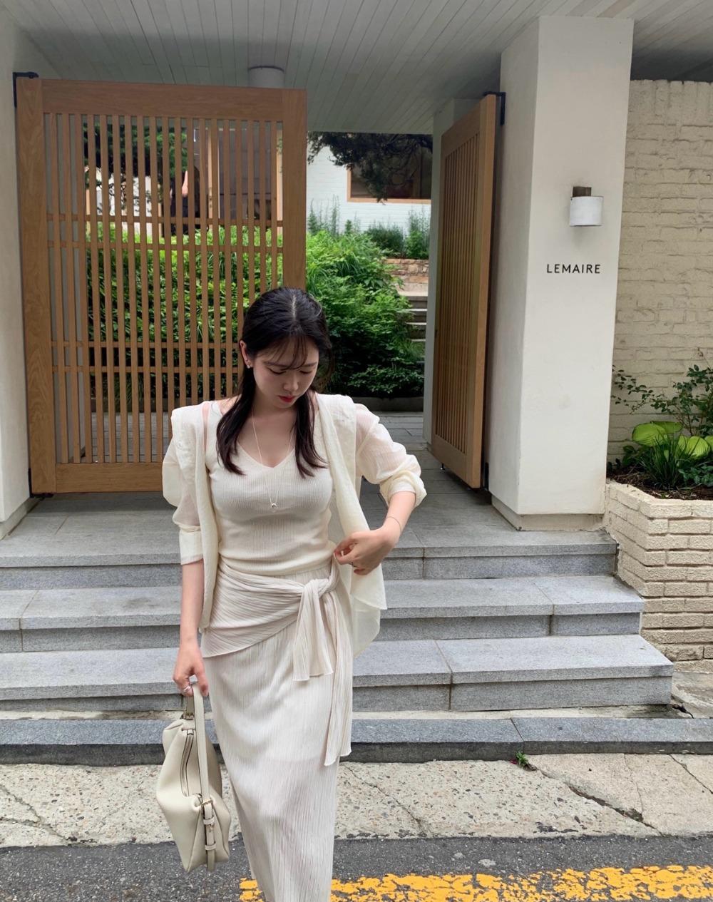 [르티에 단독 진행] 브이넥 니트 슬리브리스