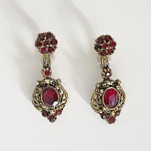 비비드 레드 라인스톤 바로크 무드 클립이어링