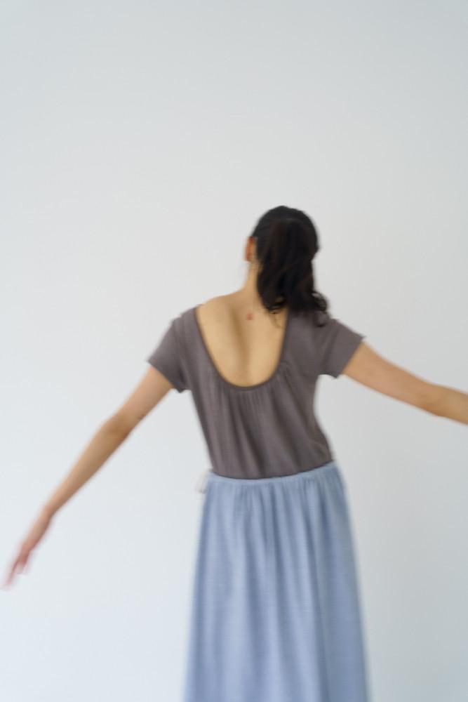 에어오브준 실키 백 셔링 탑 SILKY BACK SHIRRING TOP (Taupe)