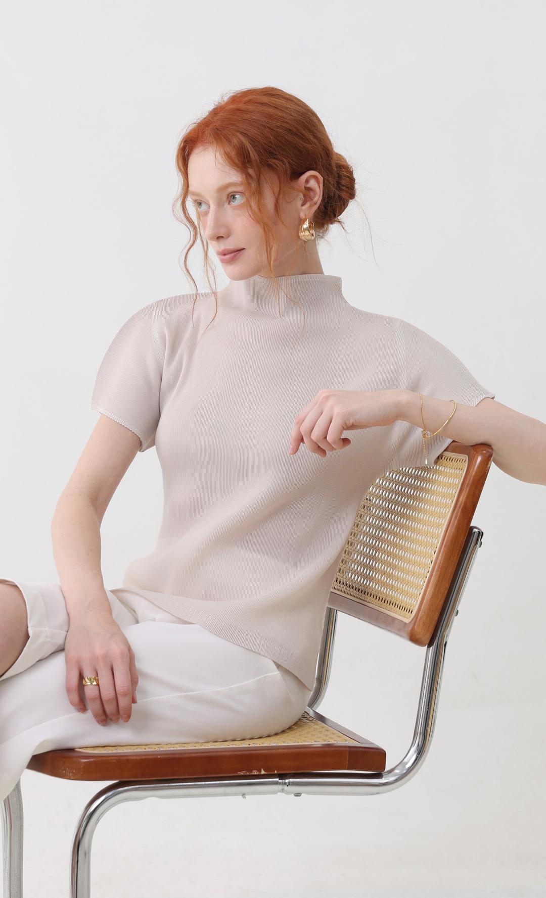 wanna half-neck pleats top_light-beige