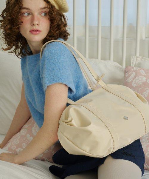 히어리(HEEARI)  오로라 셔링 더플백_아이보리 - 사이즈 & 후기 | 무신사