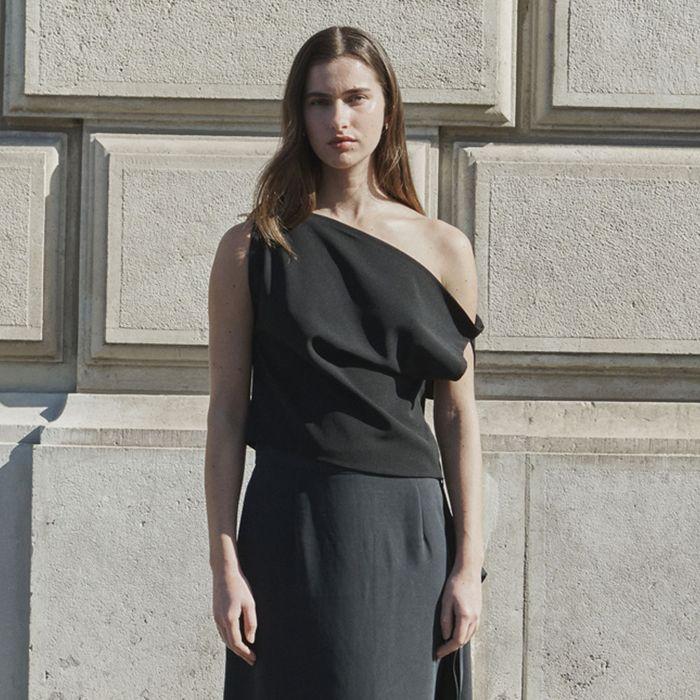RONY DRAPED CREPE TOP (BLACK)