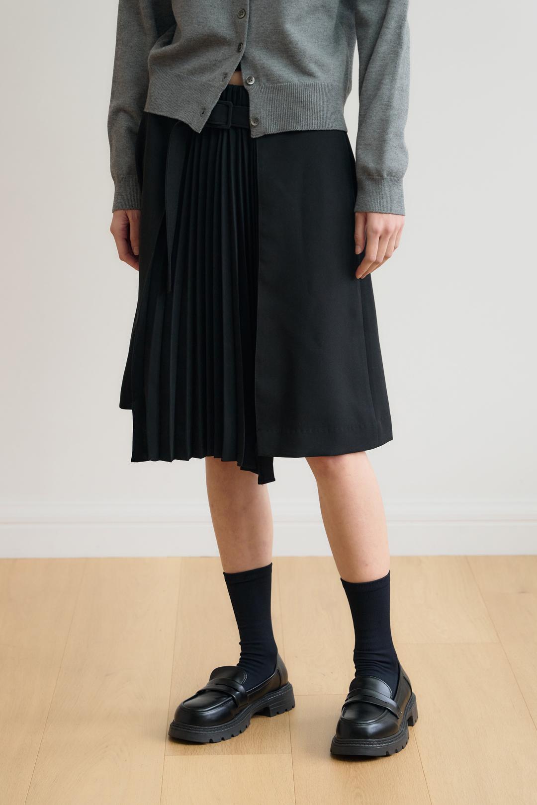 BELTED PLEATS MIDI SKIRT / BLACK