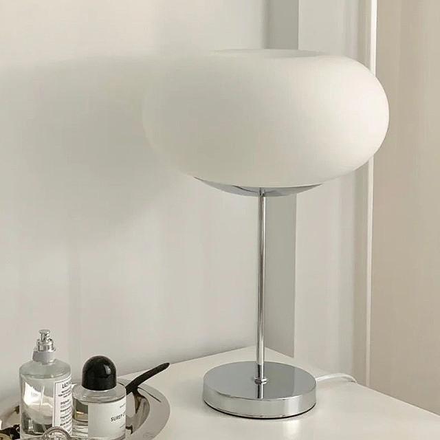 [모모피너츠] 미드센츄리 화이트 애플 조명 카페인테리어 스튜디오 소품 침실 서재