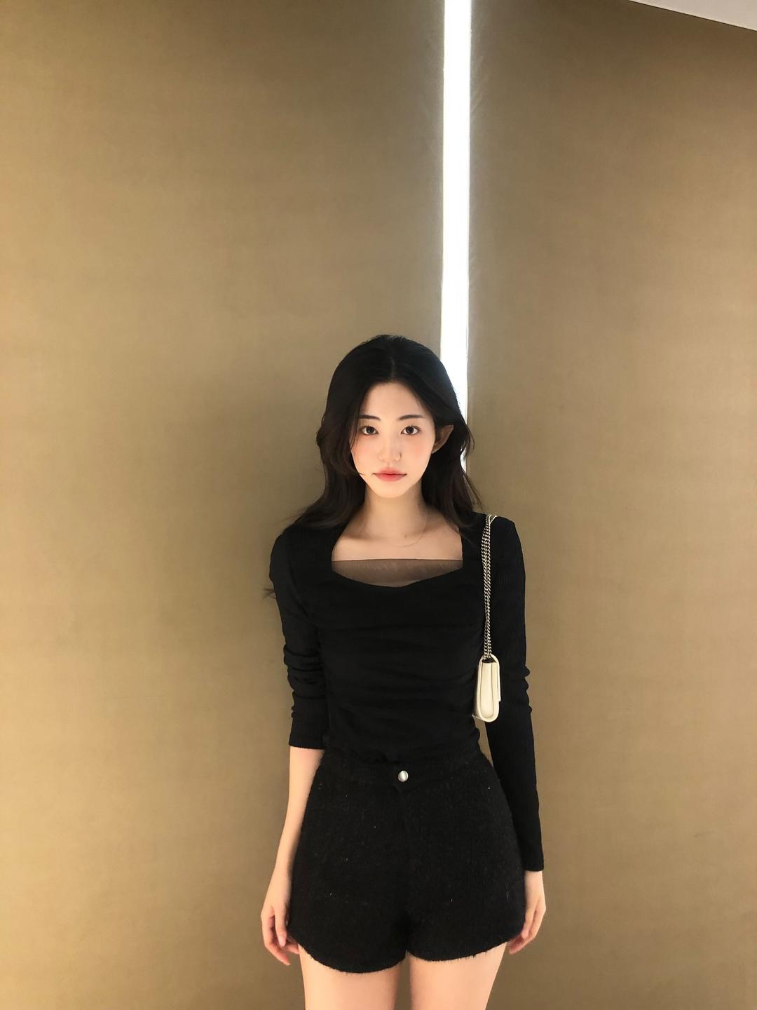 anne square tee - black(최대 2주일 소요 예정)