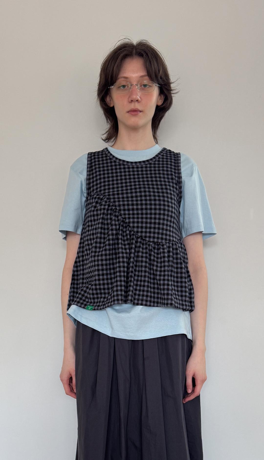 152. Check Frill Sleeveless _ Charcoal check
