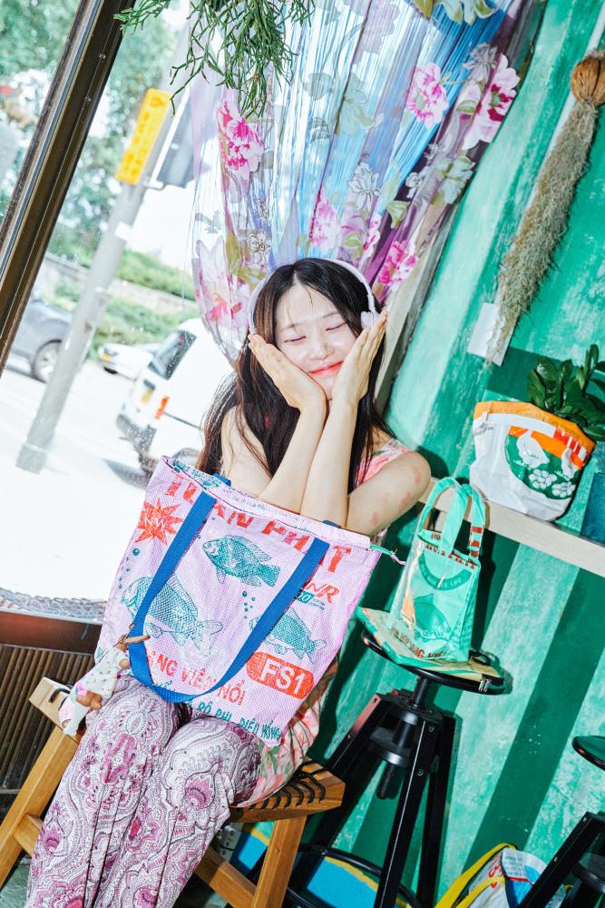 업사이클링 긴 어깨끈 지퍼 에코백 (비코팅)