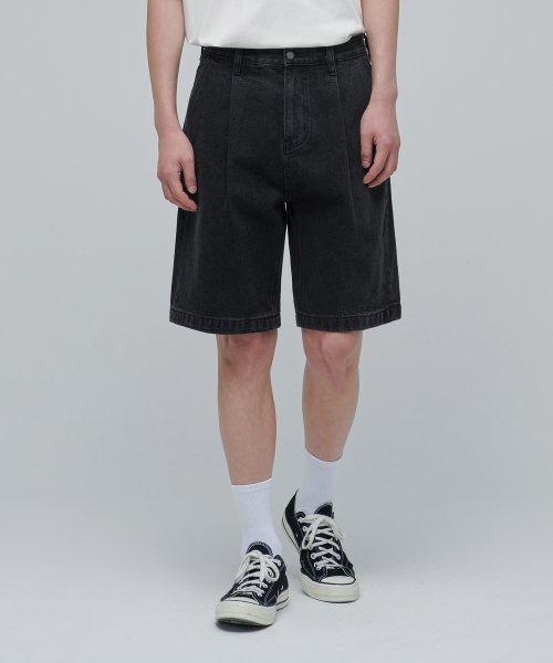 원 턱 와이드 데님 쇼츠 [워시드 블랙]