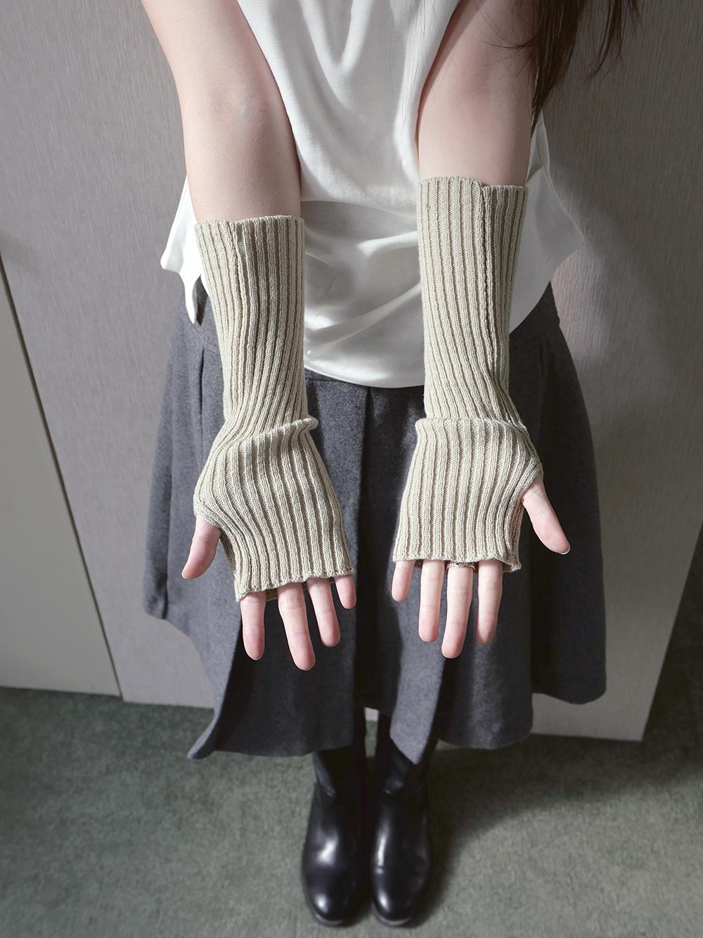 ribbed hand-warmer