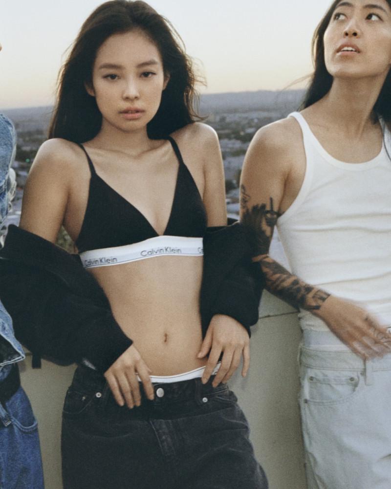 #FW23 REORDER [공식] (JENNIE’s LOOK) 여성 모던 코튼 트라이앵글 브라 QF5650-001 QF5650001