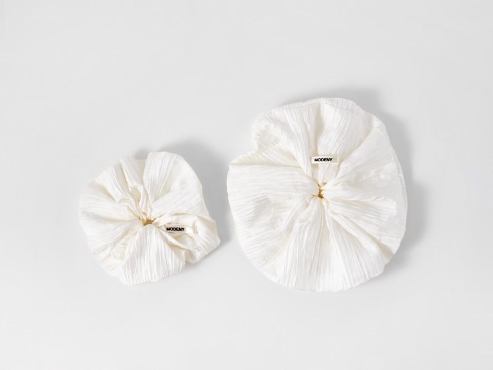 WHITE SCRUNCHY / 화이트 스크런치