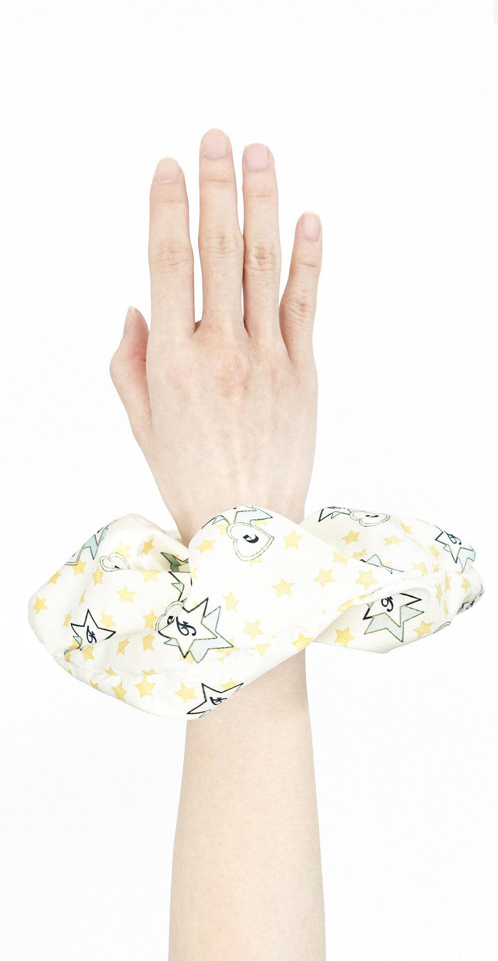 [FAERIE] SS 25 (F.E.E.S) popping heart&star scrunchie - CREAM / ONE SIZE