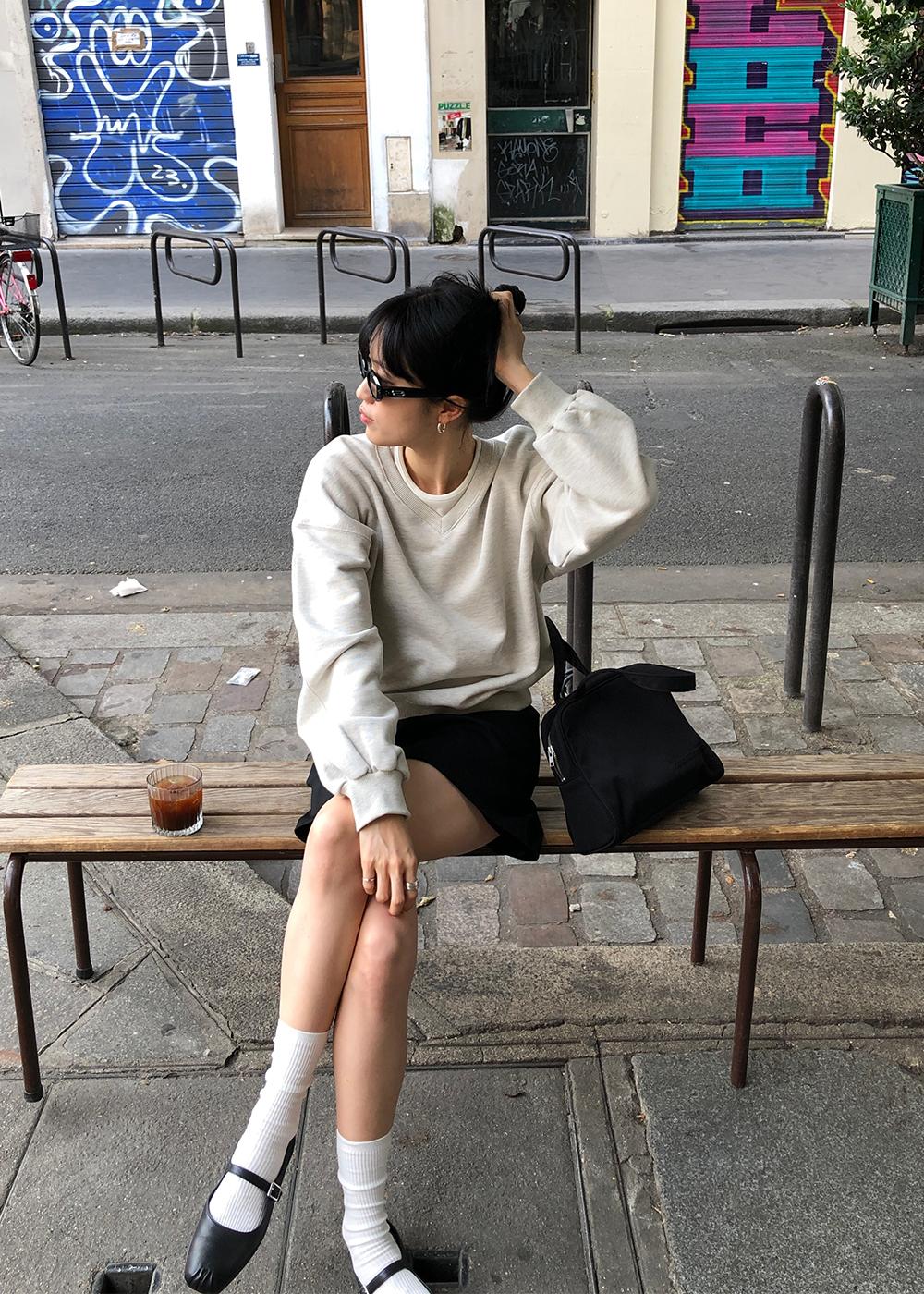 코튼 브이넥 맨투맨 (3 Colors) [오트밀 예약주문 1주 소요]