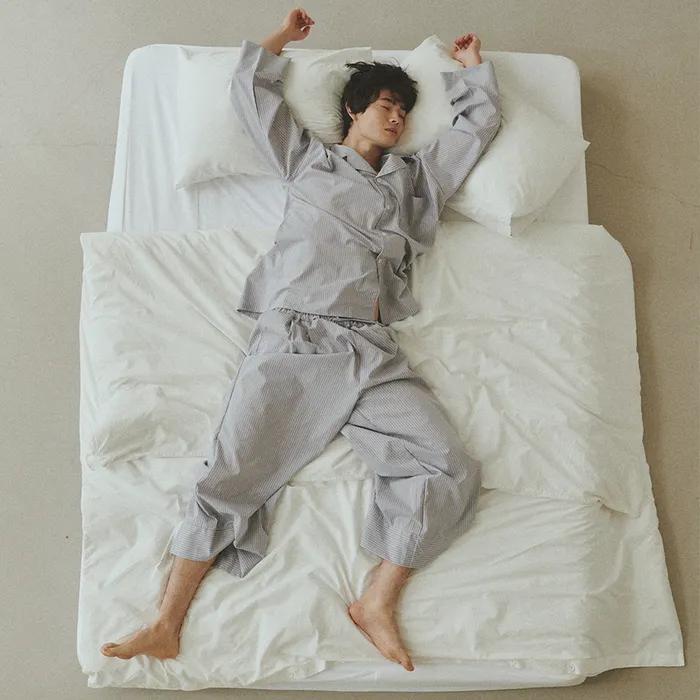 [29CM 단독] (uni)도미토리 싱글 펜슬 스트라이프 파자마 그레이