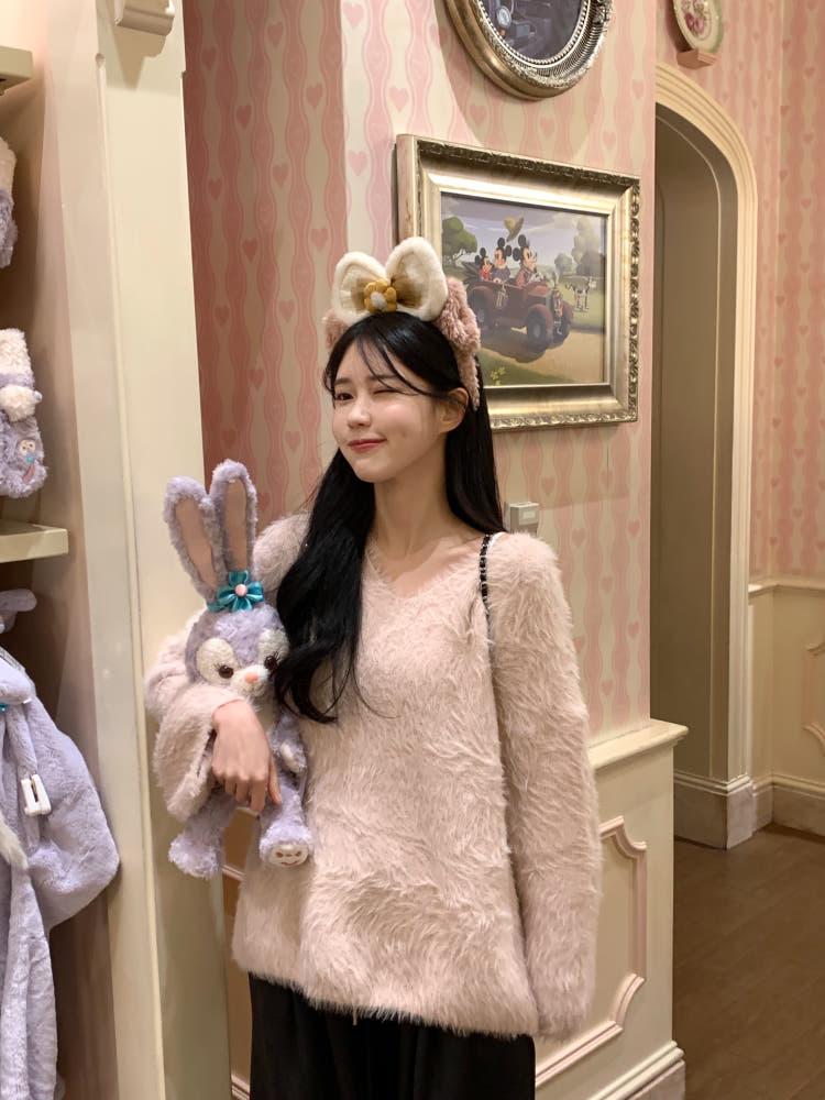 디즈니 브이넥 퍼 니트