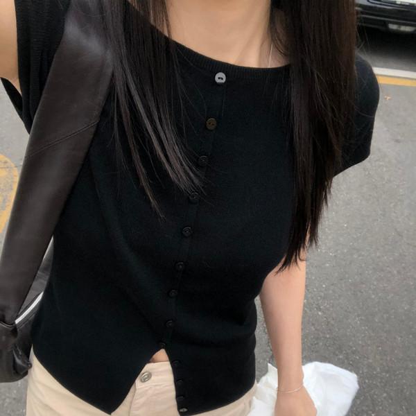 Pin button knit
