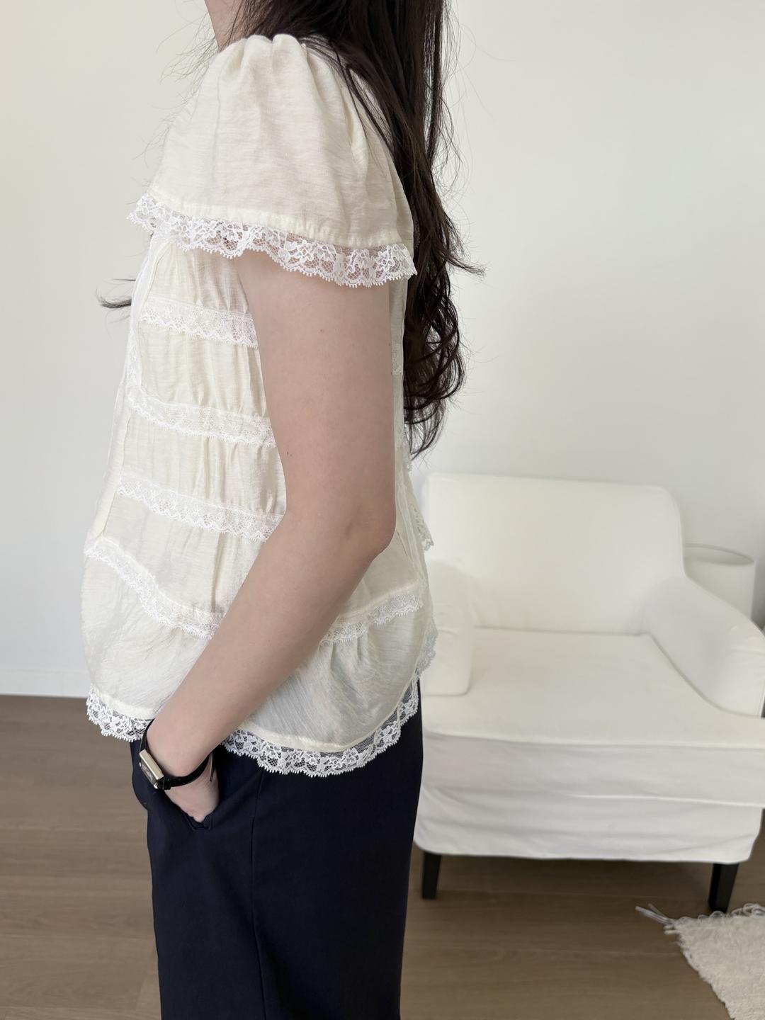 daisy lace top