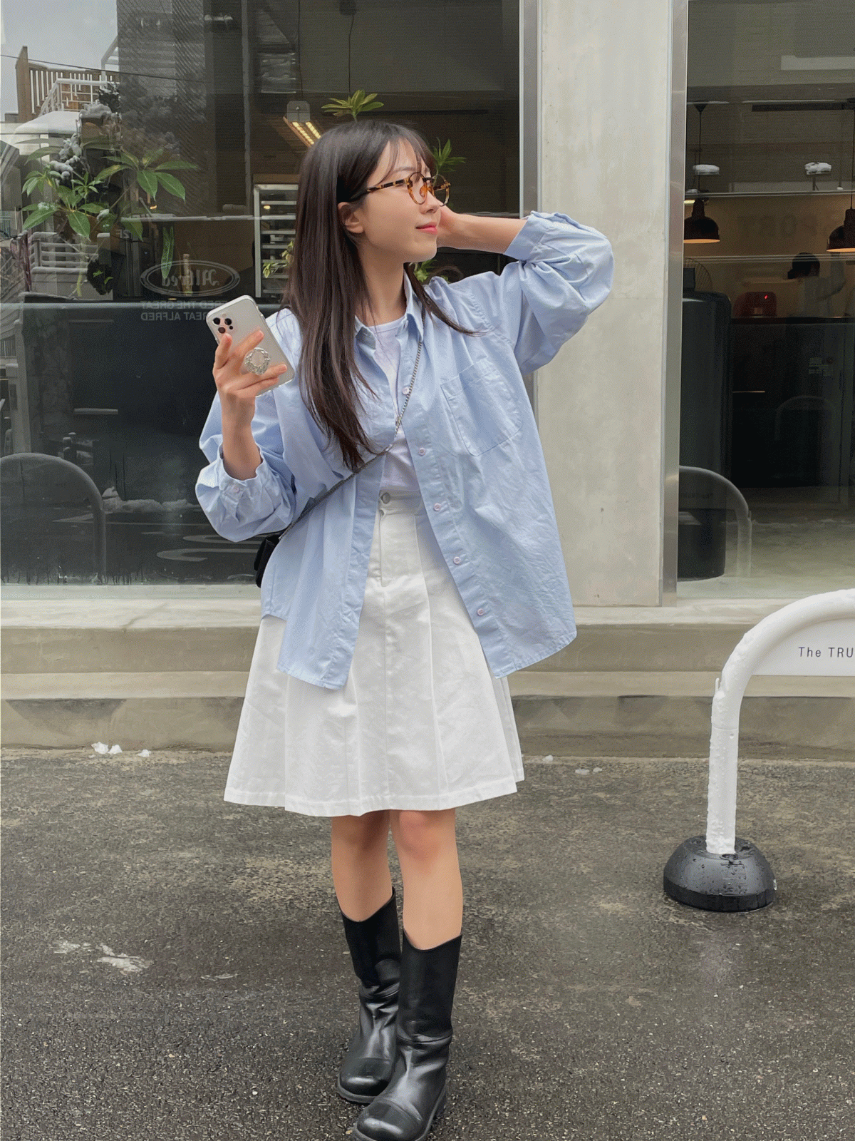 에이프릴 미디 스커트