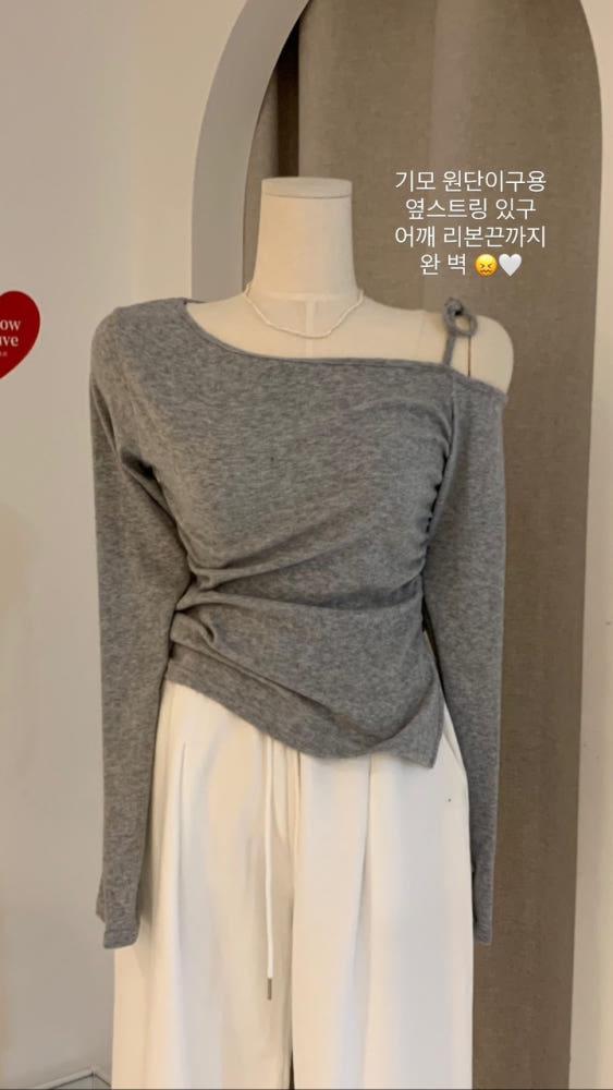 (강추꼭소장✨)러브 어깨 끈 셔링 기모티셔츠 (화이트,핑크,그레이,블랙)