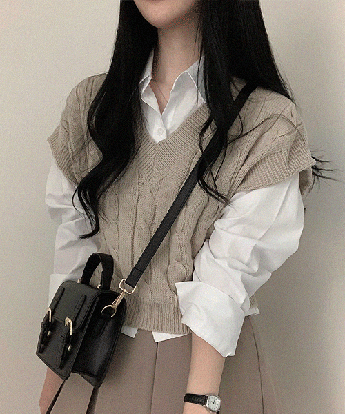 어깨 넉넉핏👍 브이넥 꽈배기 케이블 크롭 레이어드 니트조끼 아이보리 베이지 블랙 그린 셔츠 코디룩 가을옷 가을신상