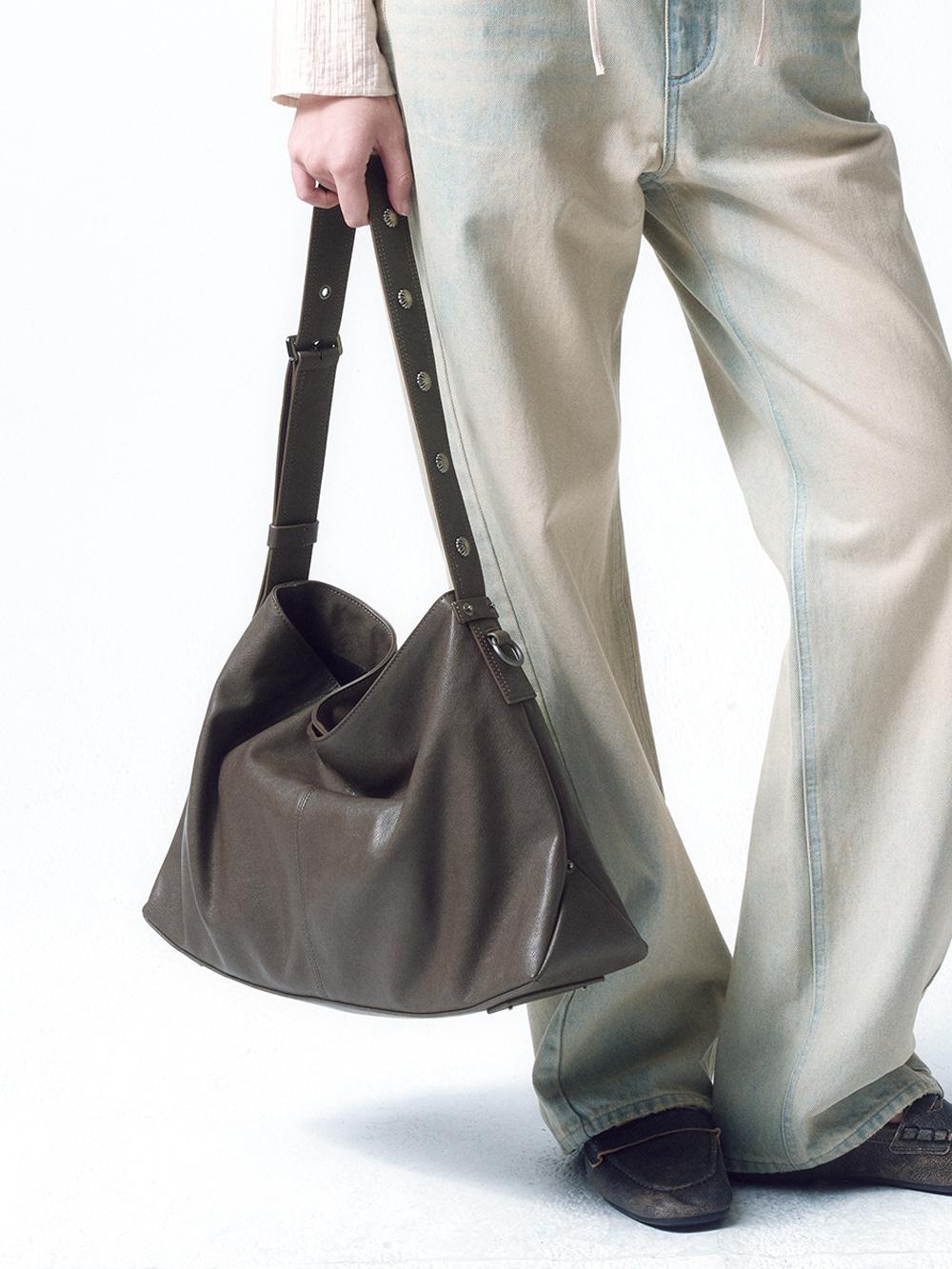 스터드 스트랩 백 GREY BROWN