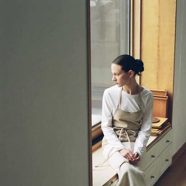 Suede apron top (light beige / gray / camel) [light beige 3월 6일 순차 배송]