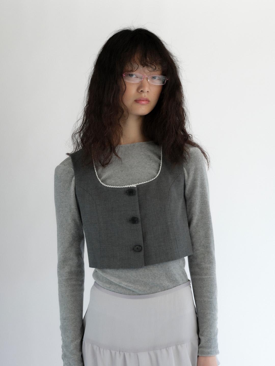 LACE TRIM VEST IN GRAY