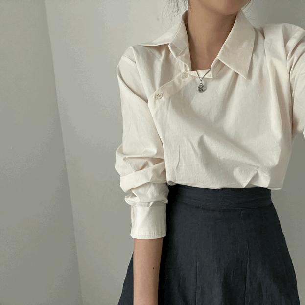 [자체제작] [비침X,바스락] 4col 심플모던 카라 언발란스 사선 버튼 디테일 스탠다드핏 셔츠