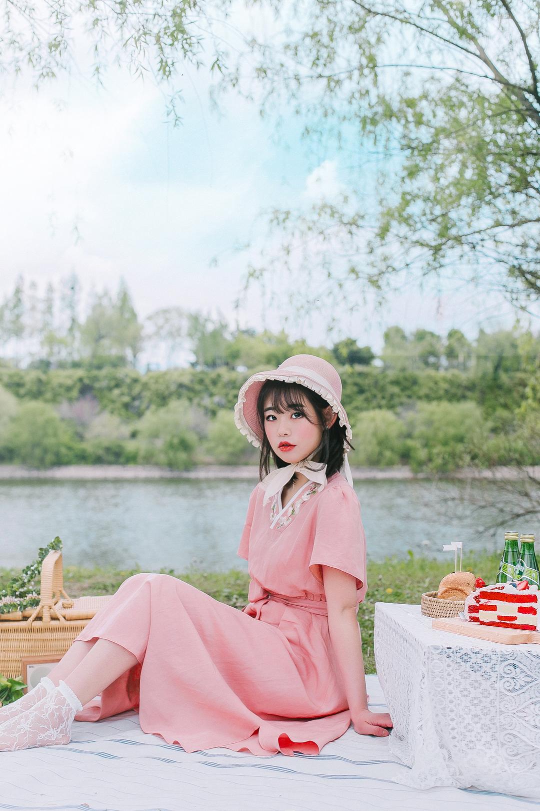 오얏꽃 자수 린넨 원피스 / 훈색