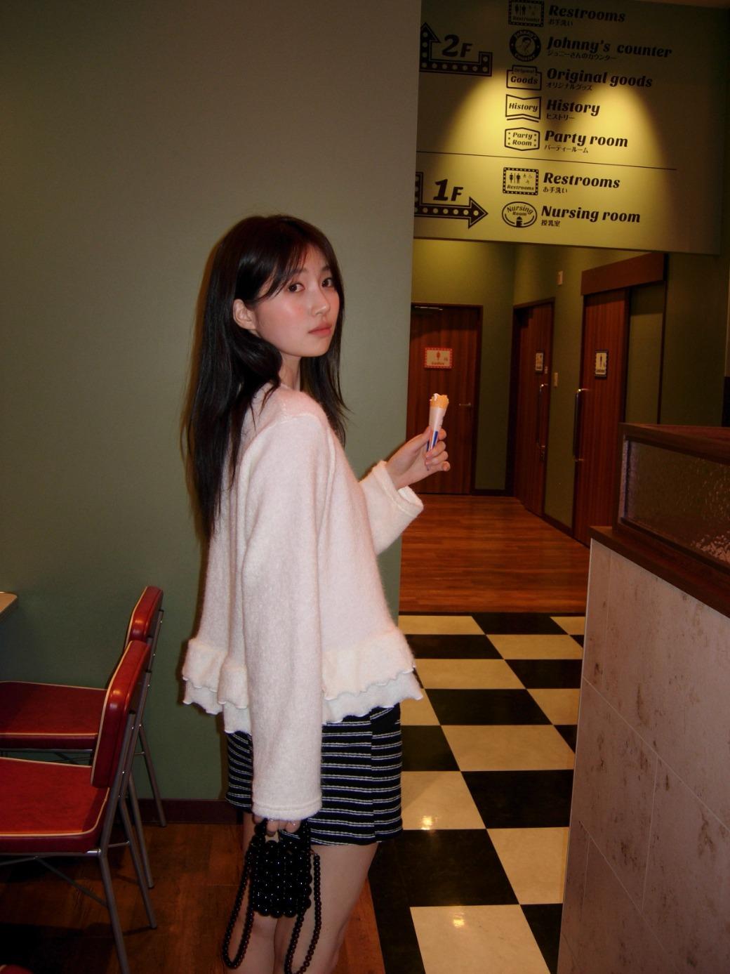 DT. Frill Zip-Up Cardigan