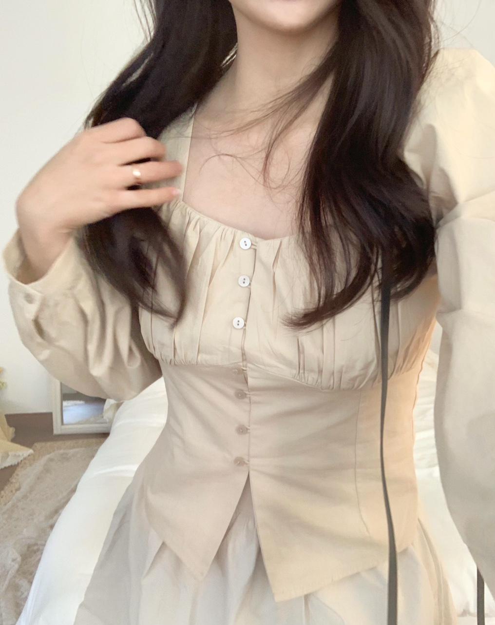 오우트 [가을🍂/모델소장🎀] 멜로우 하트넥 블라우스