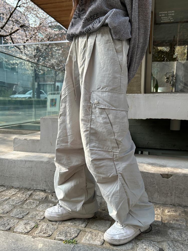 [Unisex] 사선 빅 포켓 카고 나일론 와이드 팬츠 : 키도 KIDO