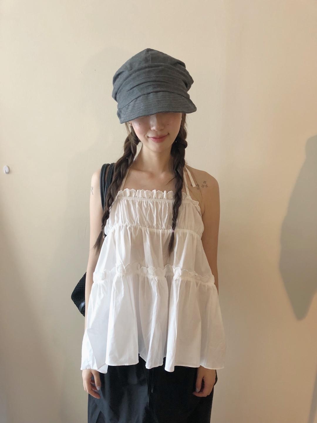 punching lace sleeveless