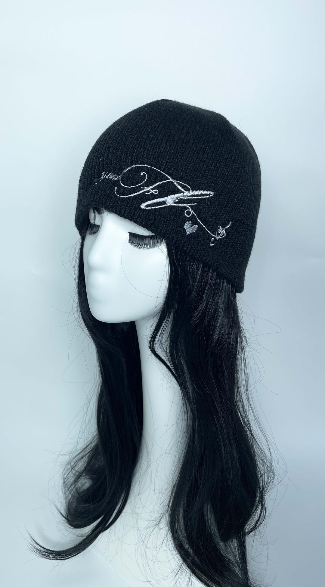 F lettering Logo Beanie