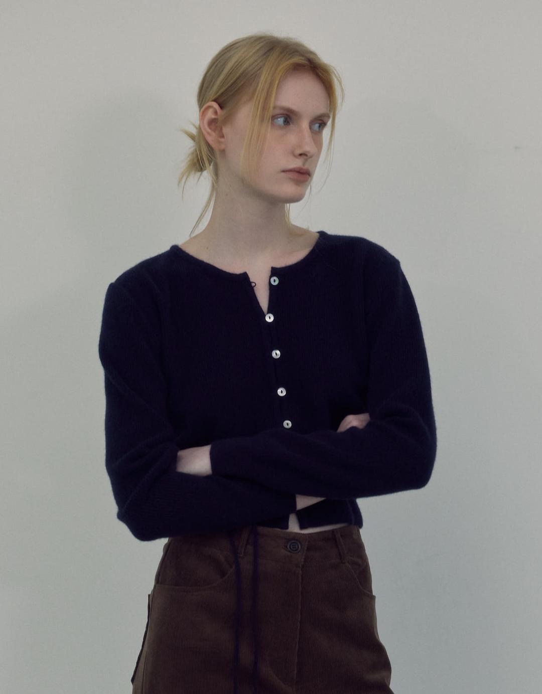 Wool CashMink Pearl Cardigan (Navy)