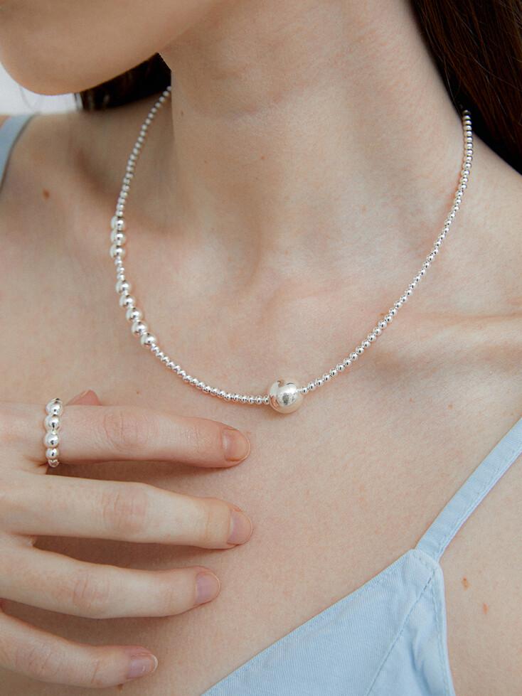 volume silver ball necklace