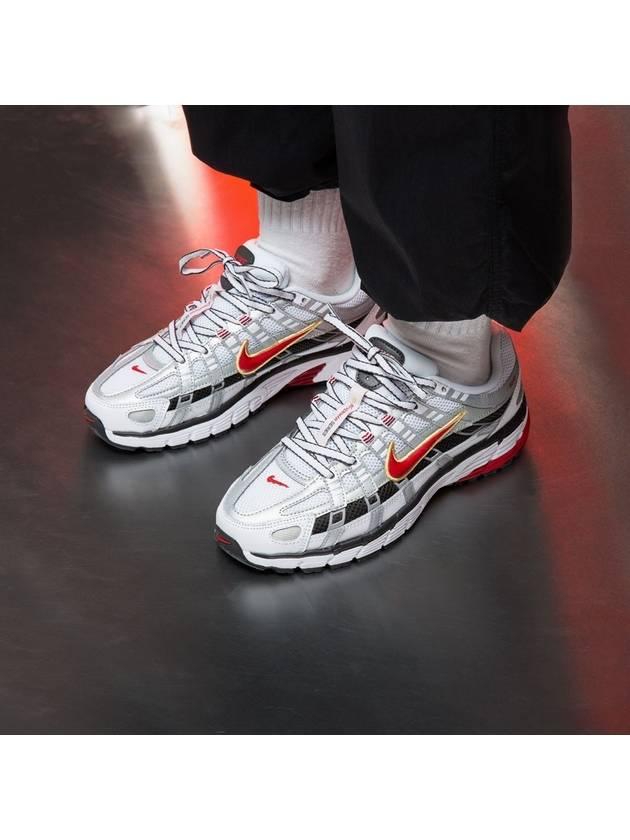 나이키 P-6000 메탈릭 실버 레드 화이트 BV1021-101   |   발란코드 [9676297]