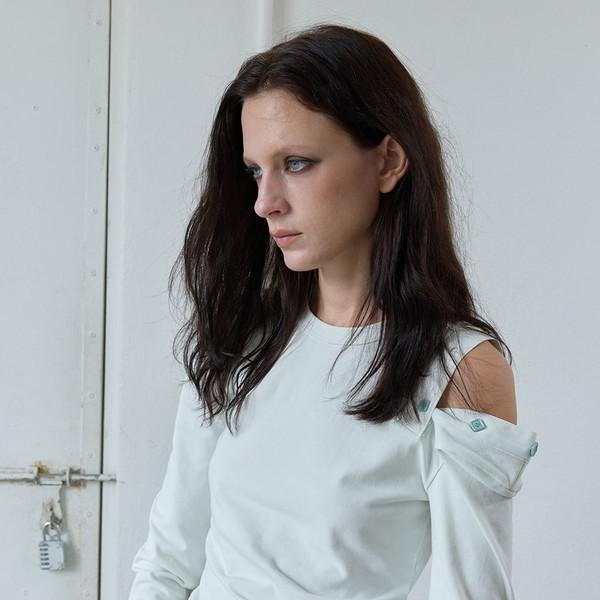 BUTTON CUT-OFF T-SHIRT / white-mint